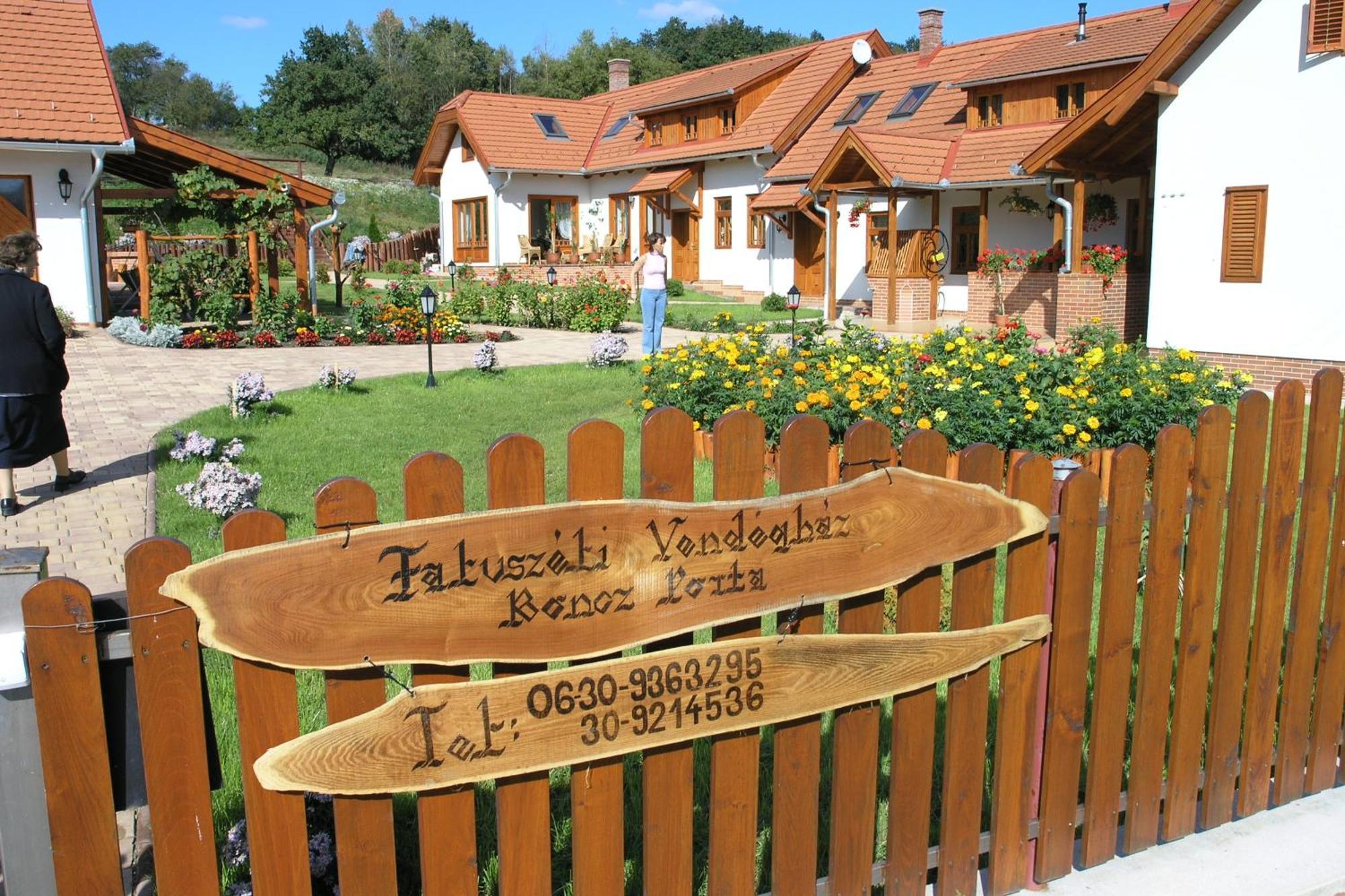 Faluszeli Vendeghaz - Boncz Porta Hotel Nagyrakos ภายนอก รูปภาพ